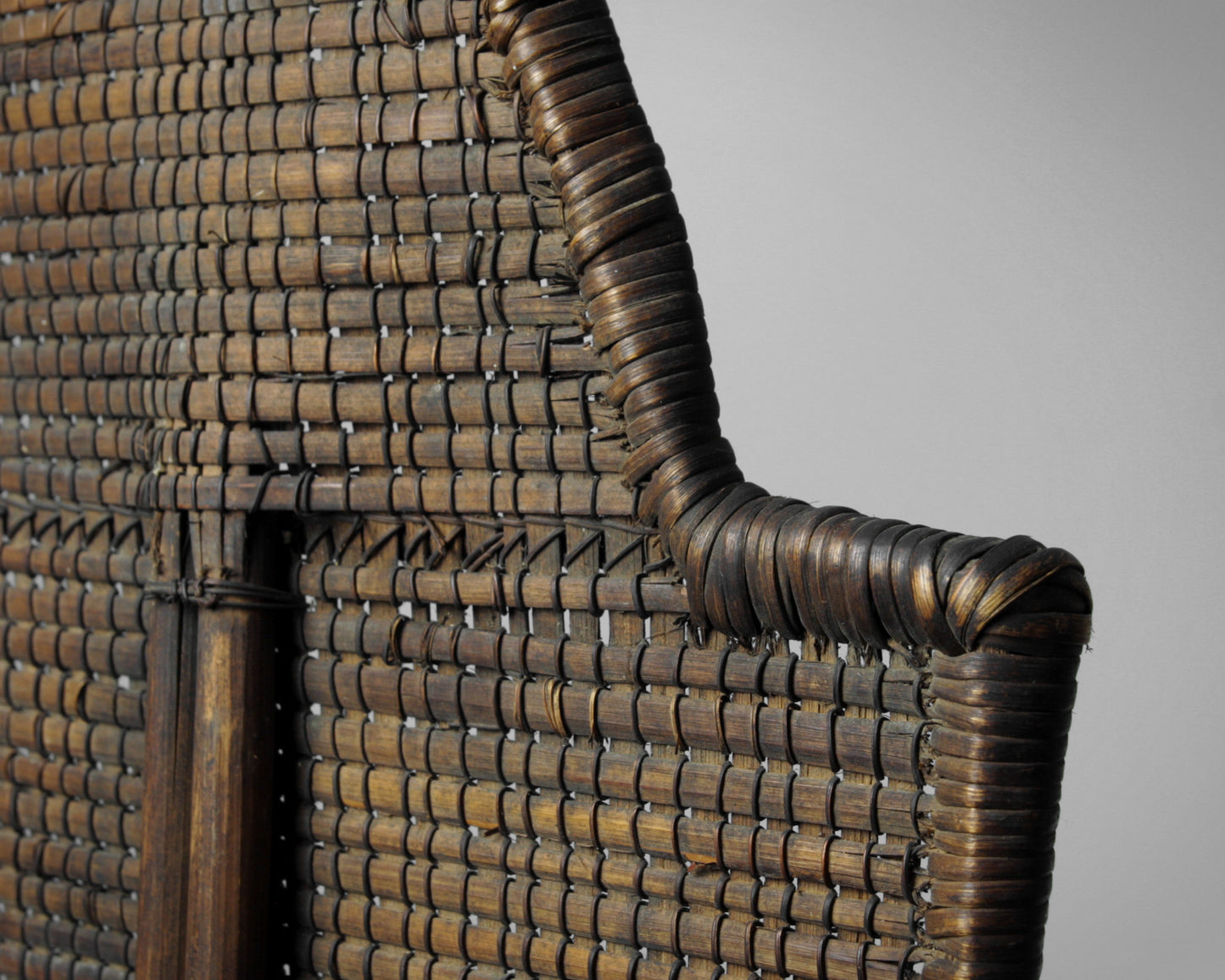 Mongo Wicker Shield