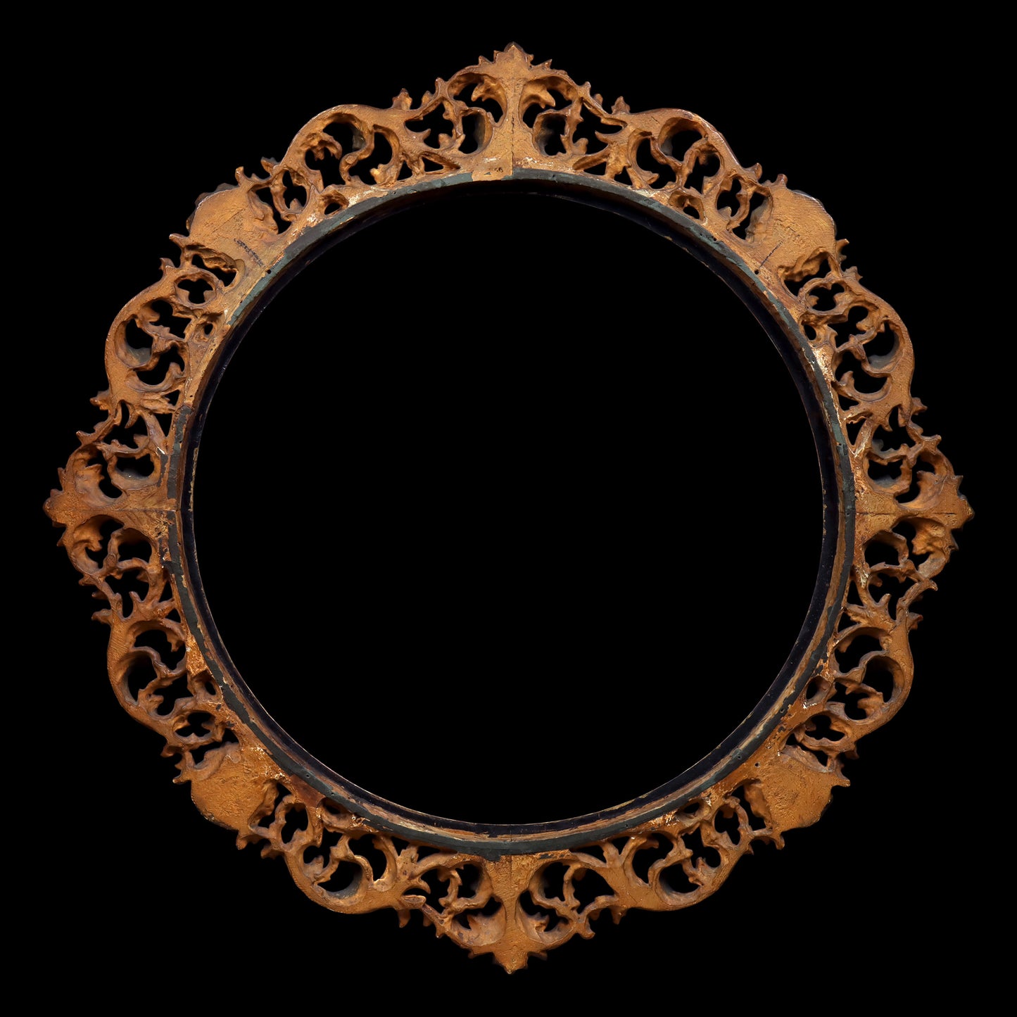 Large Tondo Florentine Carved Giltwood Frame