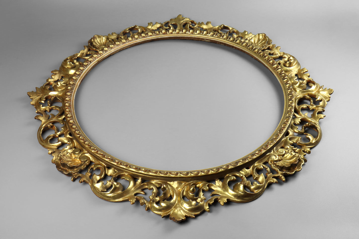 Large Tondo Florentine Carved Giltwood Frame