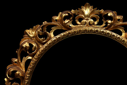 Tondo Florentine Carved Giltwood Frame