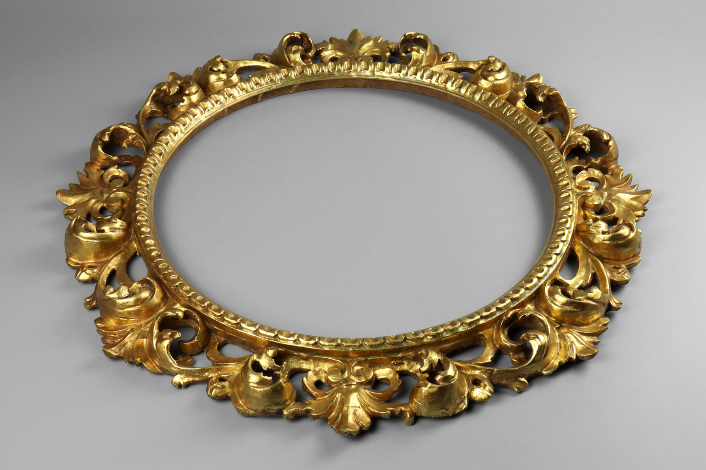 Tondo Florentine Carved Giltwood Frame